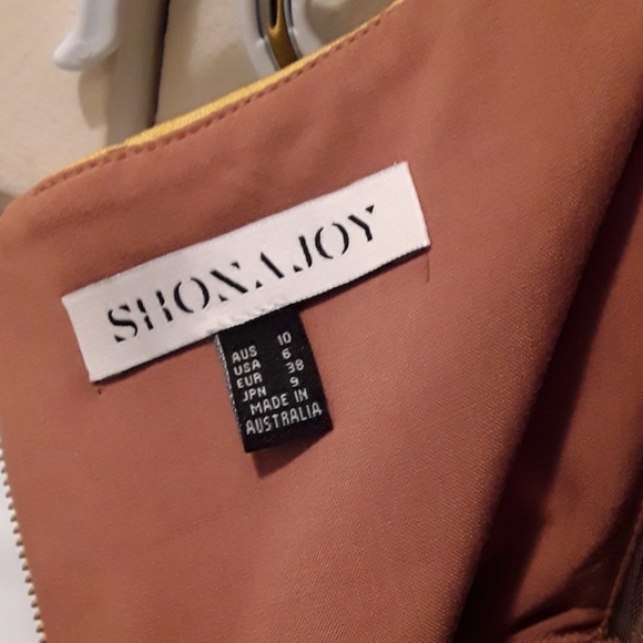 Dress - Picture 6 of 6